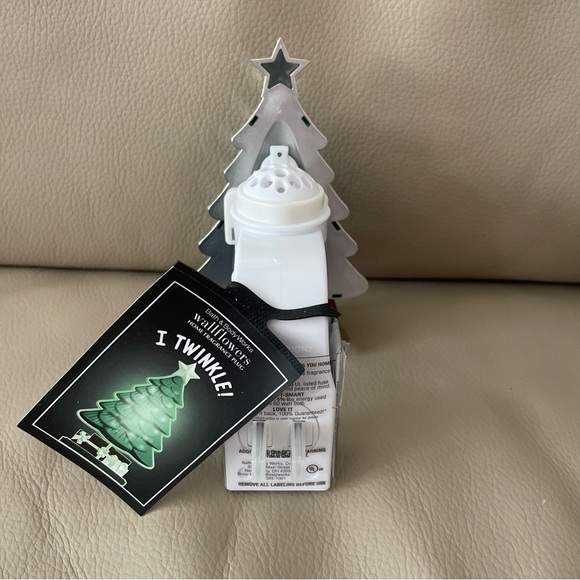 NWT**BATH BODY WORKS CHRISTMAS TREE TWINKLE NIGHT LIGHT UP WALLFLOWER PLUG IN - Picture 3 of 7